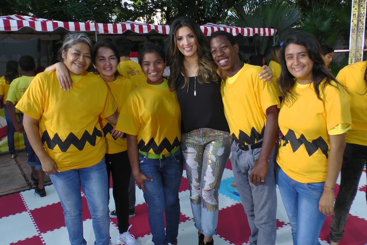 Maity Interiano llegó con unos invitados muy especiales.