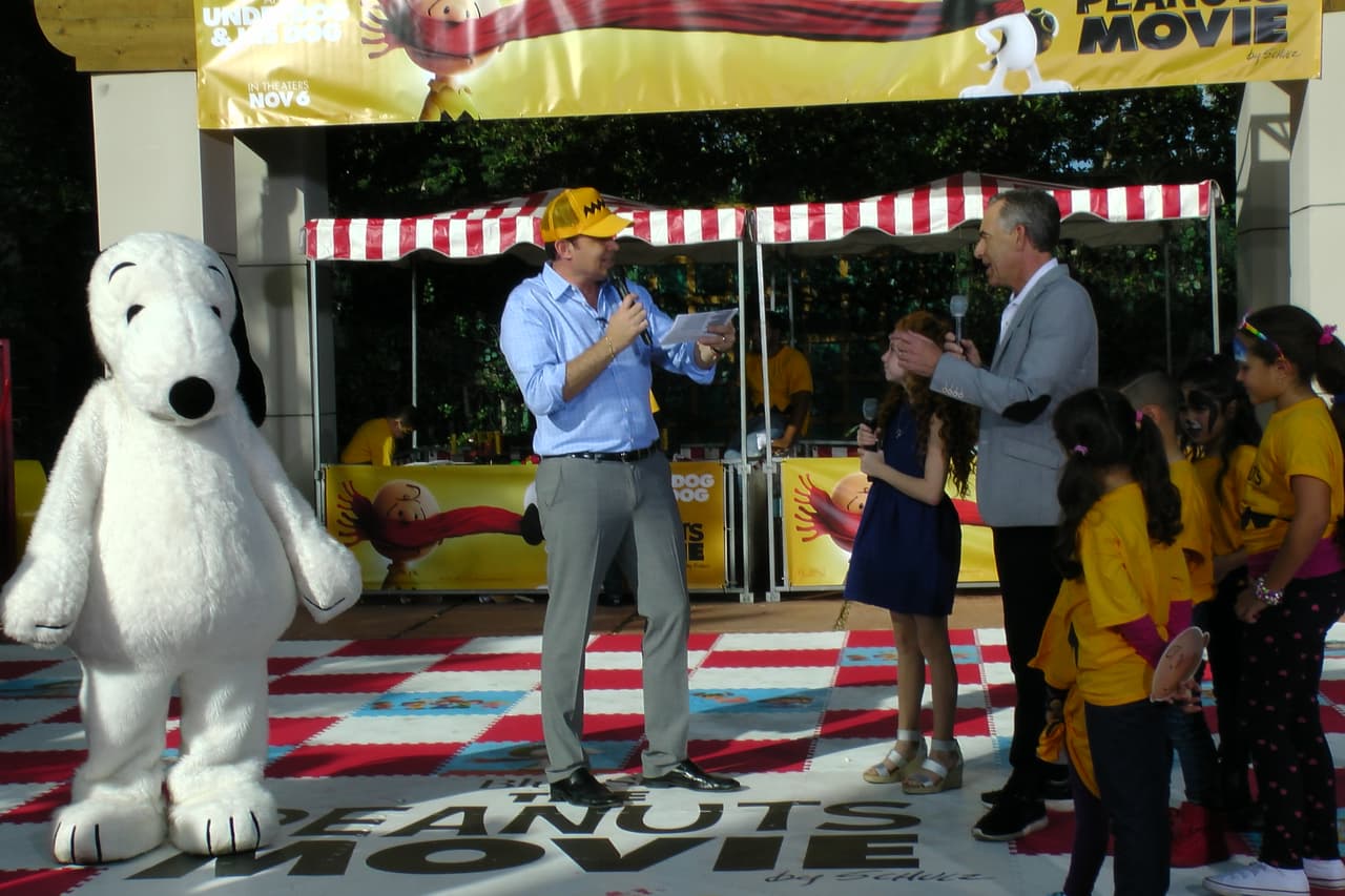 Snoopy invitó a todos los niños a ver su película.