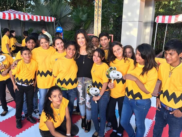 Los niños de la fundación 'Amor y Vida', de la que es embajadora.