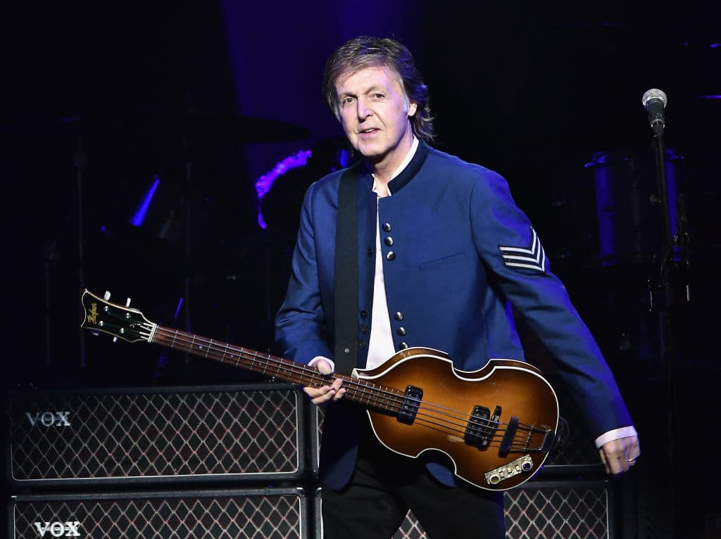 <b>Paul McCartney, 18 de junio de 1942: </b>
<br>A sus más de 75 años, el compositor no para, pues ha compuesto bandas sonoras para películas, música clásica y electrónica, cuenta con un amplia carrera como artista en solitario, y ha participado en proyectos para ayudar a organizaciones benéficas internacionales.