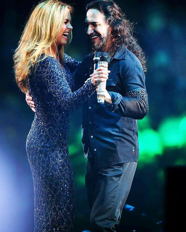 Dos años despúes, en 2007 Solís presentó una compilación de sus temas más exitosos a la que tituló "La historia continúa, Parte 3".