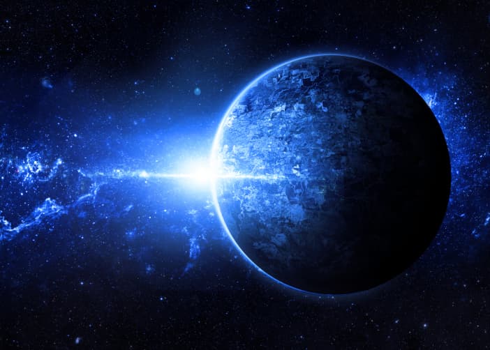 Debido a que Neptuno permanece durante 14 años en el mismo signo, la interpretación a nivel individual está enfocada en la casa que ocupa y los aspectos que forma con otros planetas en cada momento. Neptuno tiene una afinidad natural con el signo Piscis, al cual rige.