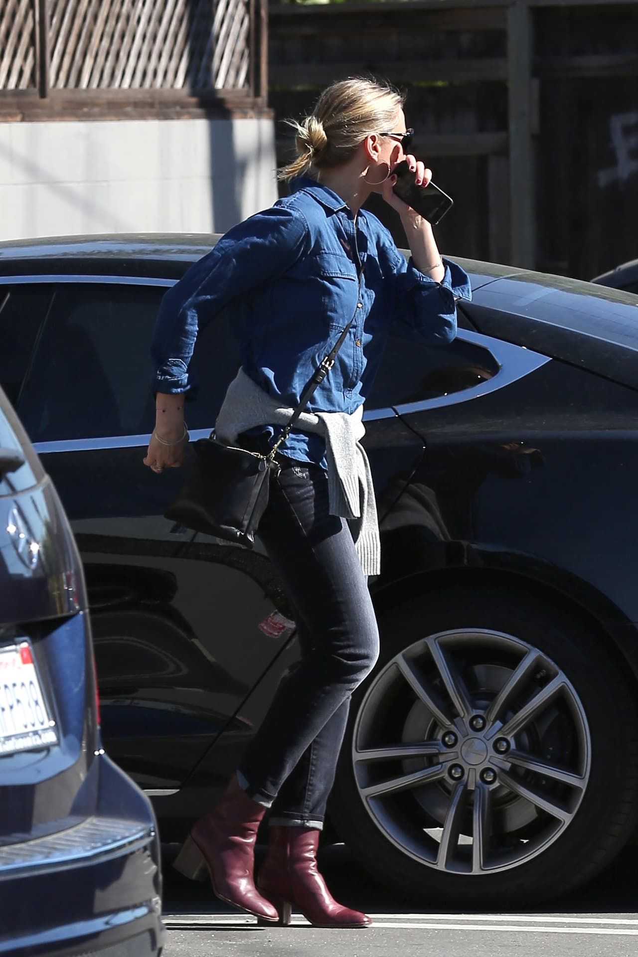 Corrió huyendo de los flashazos.