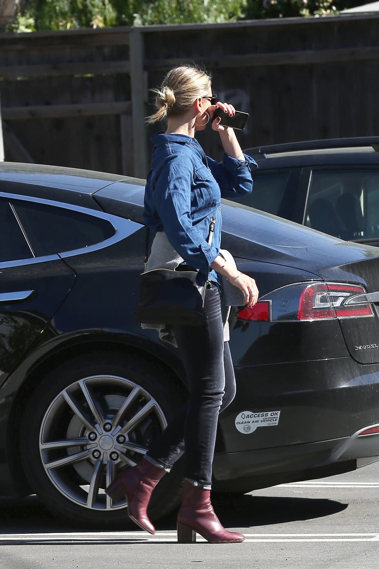 Los paparazzi captaron a Cameron Diaz llegando al supermercado.