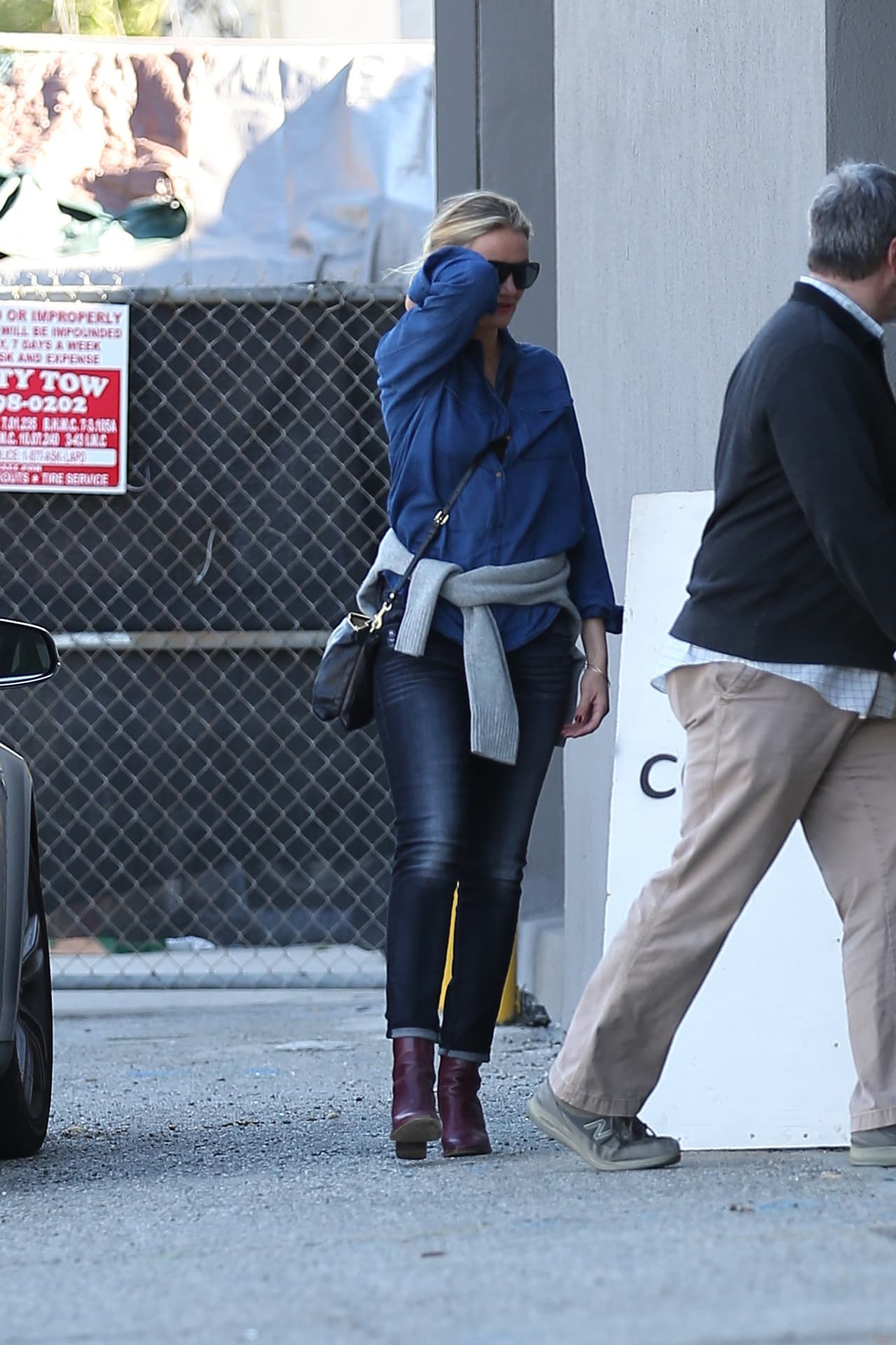 Pero por más que se cubrió no logró ocultar su identidad.