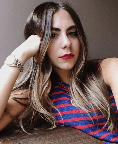 También destacó que aunque ella trabaja en Estados Unidos, su mamá aún vive en Cali, Colombia, así que Claudia procura viajar al menos unas tres veces al año a su país para encontrarse con su madre.