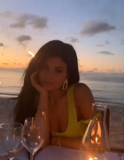 "No podría haber empezado el año más perfecto que esto", expresó en esta foto donde se ve el atardecer.