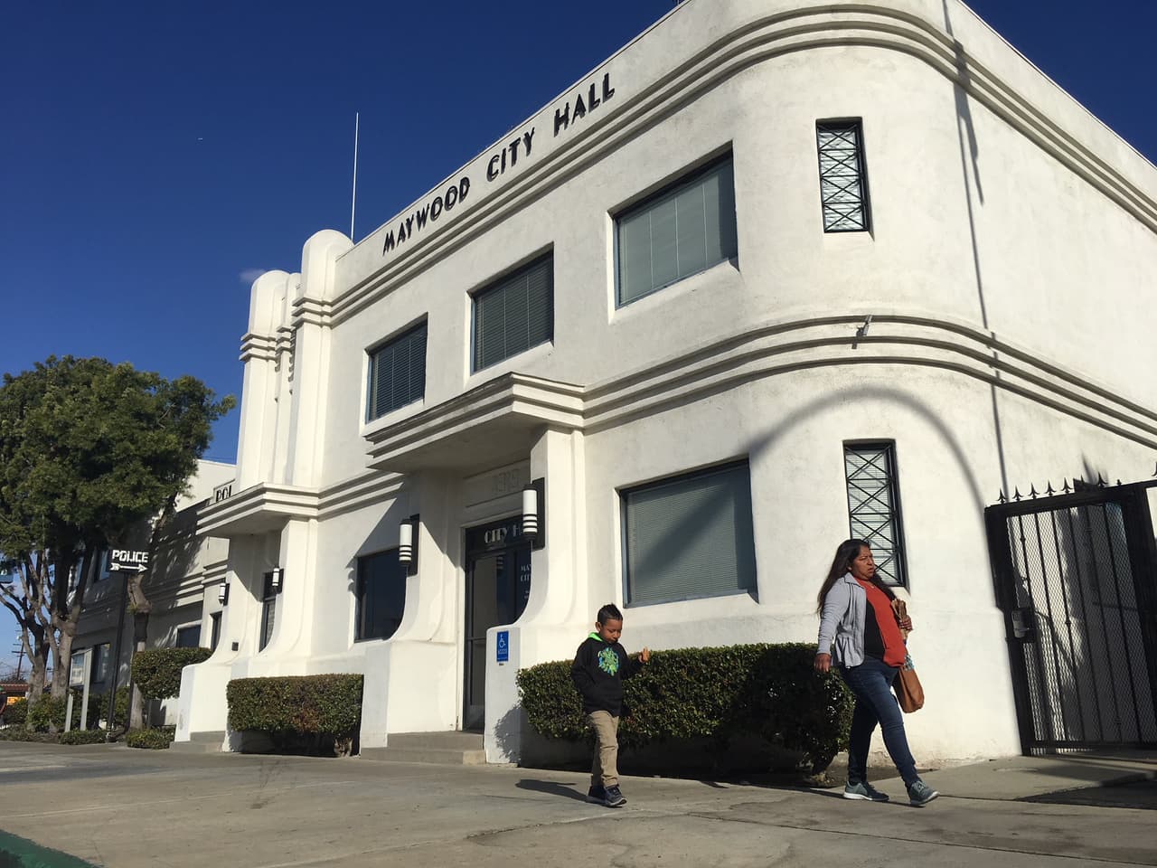 Gallos de pelea, marihuana y políticos bajo la lupa: la corrupción ronda a esta ciudad hispana de California