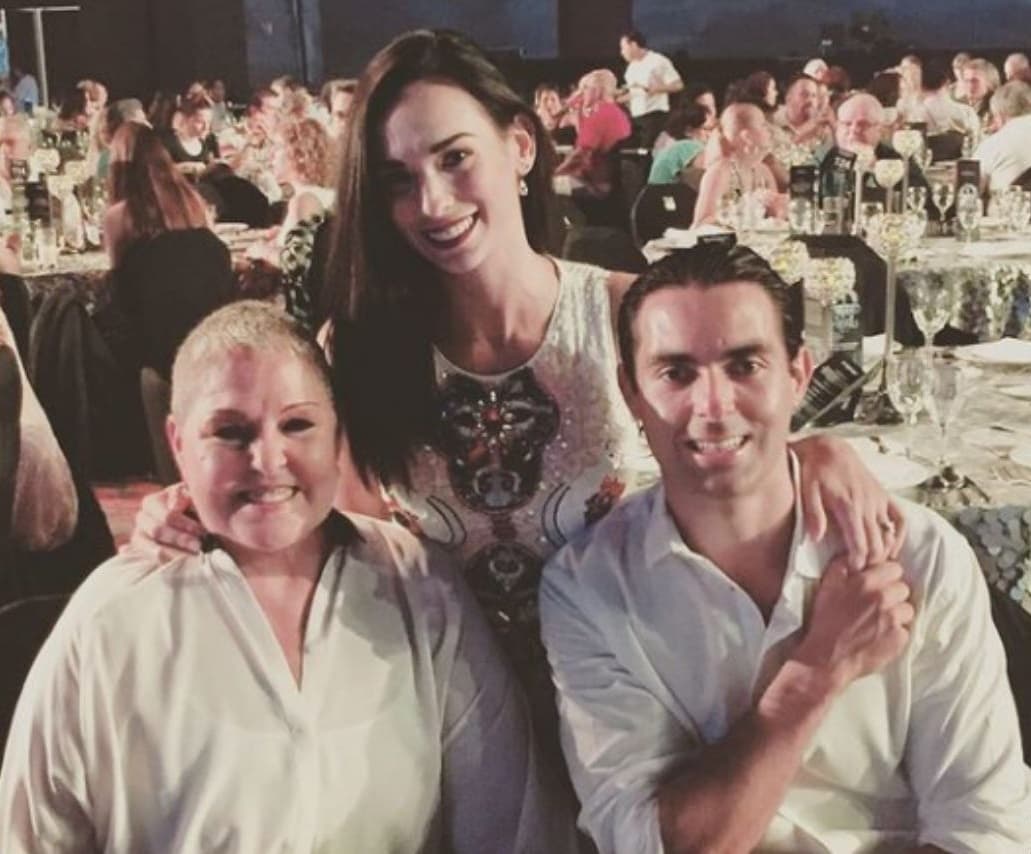 <b>Ernesto y Lupita D’Alessio. </b>El hijo dela cantante no sólo heredó el físico de su madre, también su voz y desde pequeño empezó en el ámbito de la música. Ahora está enfocado en la política.