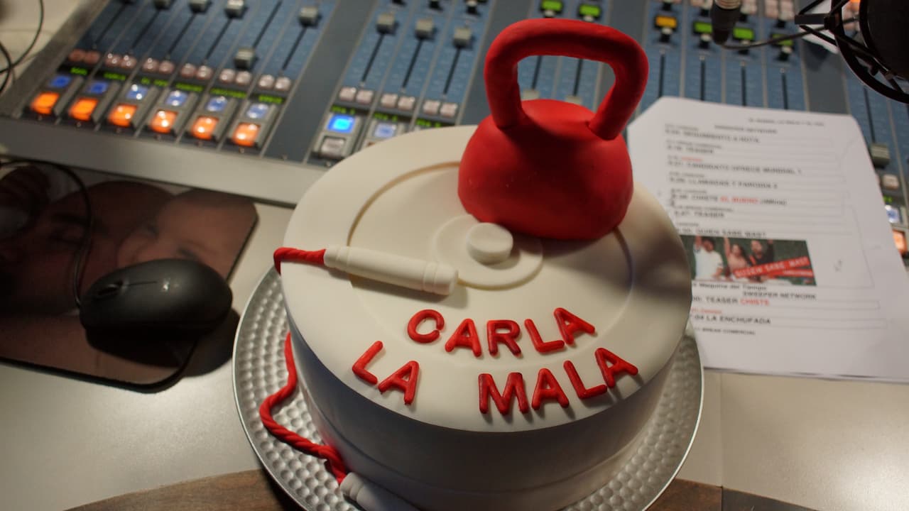 El pastel tenía forma de 'pesa', debido al gusto de la locutora por el ejercicio.