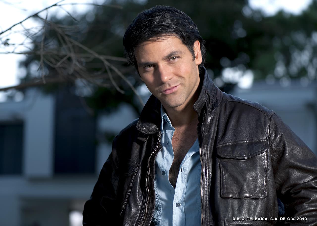 ‘Emanuel’, a quien da vida Valentino Lanús, es el primo de ‘Marianela’ y es el único que la recibe bien cuando llega a vivir a su casa.