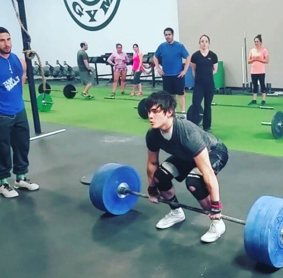 Se ha convertido en un experto alzando pesas.