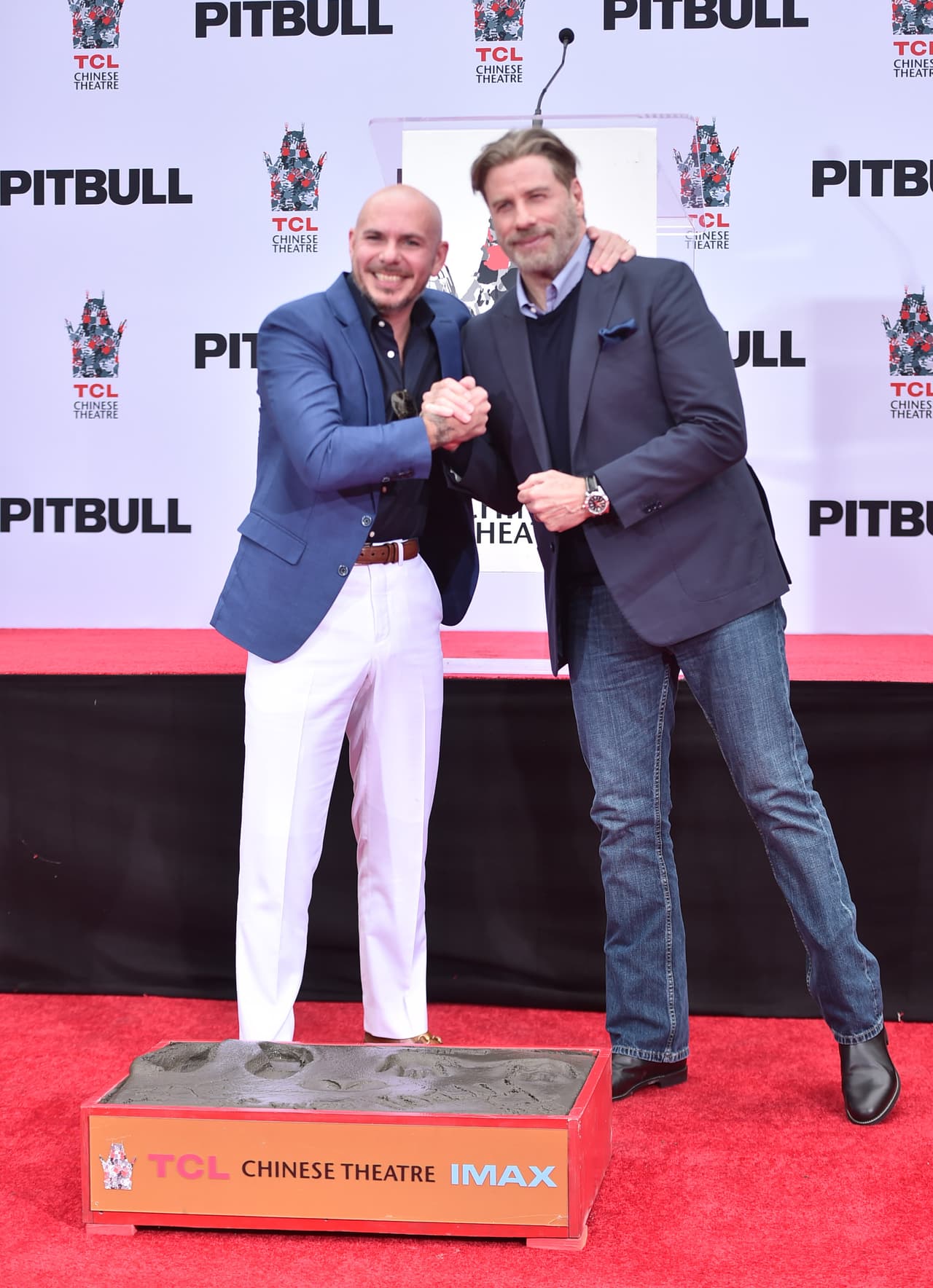 Durante su última aparición pública de 2018, el 14 de diciembre, el actor y cantante fue visto con su tradicional cabellera. En esa ocasión John Travolta acudió a un evento en Los Ángeles, California, donde el cantante Pitbull plasmó sus huellas.