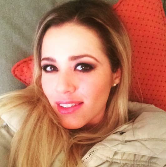 "Lo que pasa es que siempre he sido muy extrema en todos mis trabajos; he realizado escenas de peleas, caídas y demás, y una de las primeras fuertes que hice fue precisamente en 'María la del Barrio', con el personaje de Alicia Montalbán", explicó.