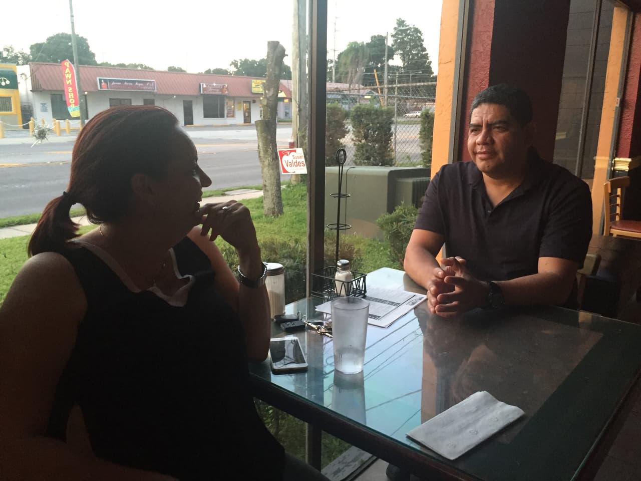 Víctor Guerrera en su restorán en West Tampa.