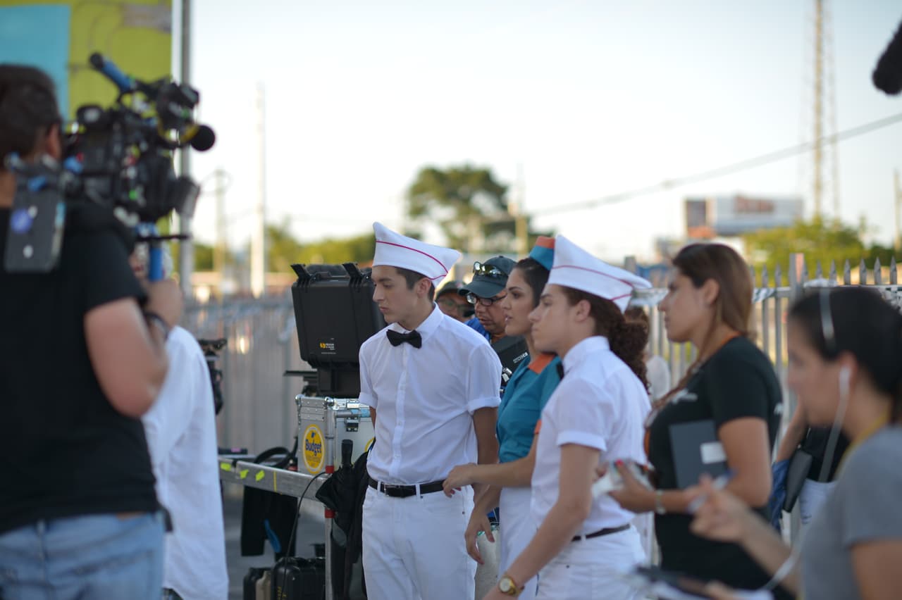 Con mucho cuidado observaban cómo iban quedando las escenas.