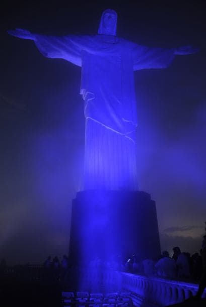 Cristo Redentor, Rio de Janeiro - El 2 de abril todos los grandes edificios y monumentos del mundo serán iluminados de azul como una forma de crear conciencia sobre el Autismo.