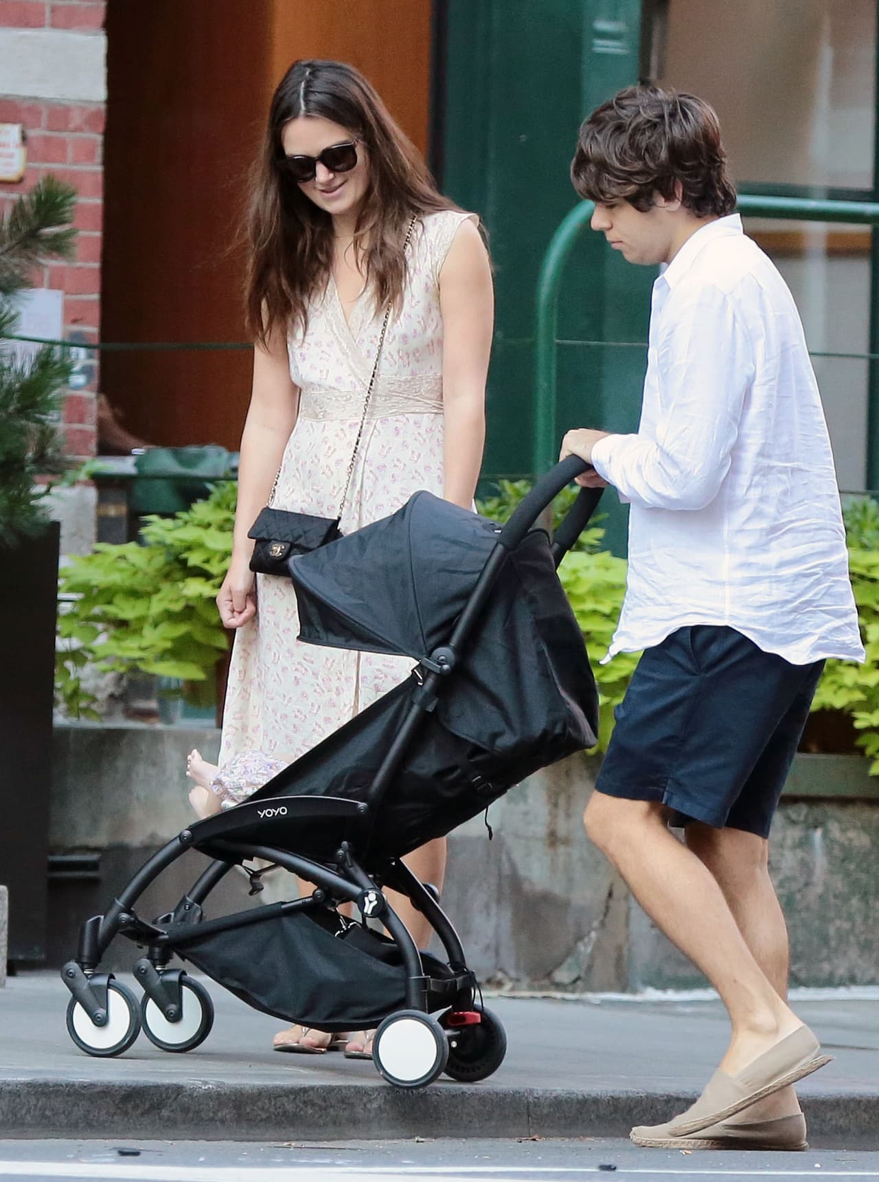 La linda familia paseaba por Nueva York.