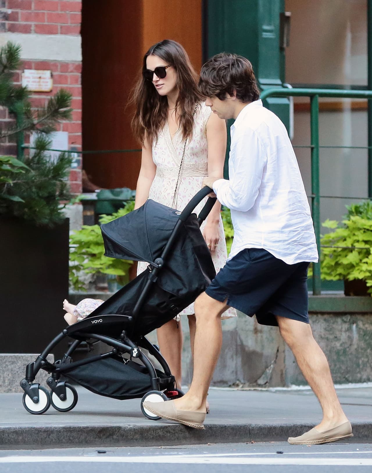 Y lograron captarla junto con su esposo y su hija.