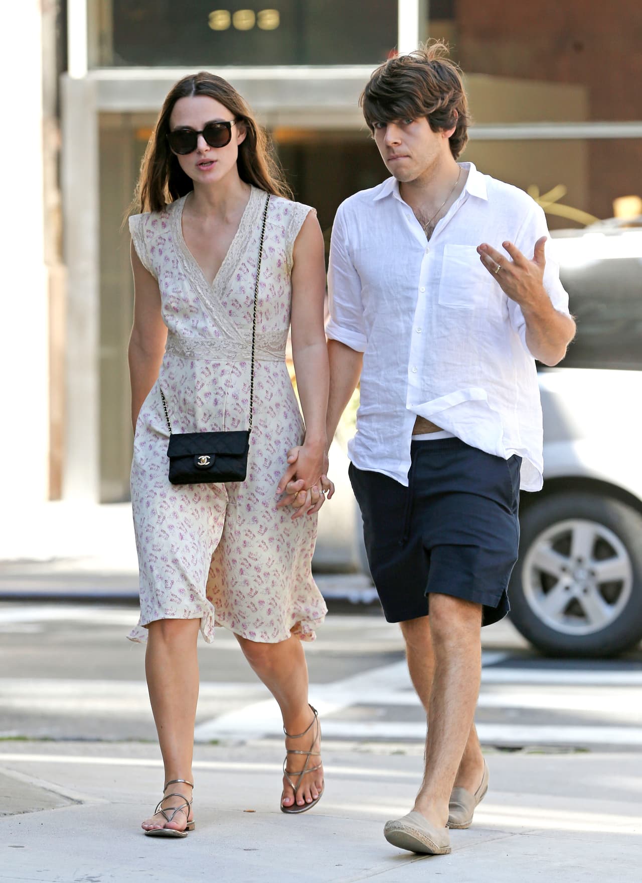 James también se veía molesto.