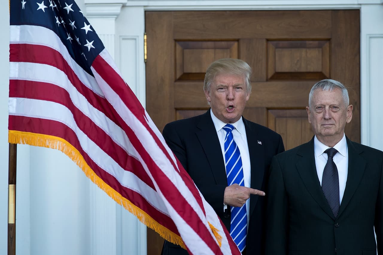 <b>James Mattis, secretario de Defensa.</b> "Vamos a nombrar a Mattis como nuestro secretario de defensa, pero no lo anunciaremos hasta el lunes, así que no se lo digan a nadie", dijo Trump con un tono de confidencia ante las cámaras y el público de Cincinnati, Ohio.