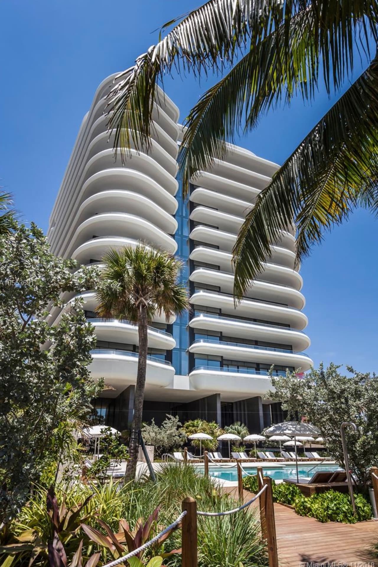 Se trata de un lujoso apartamento ubicado en una exclusiva zona de Miami, Florida.