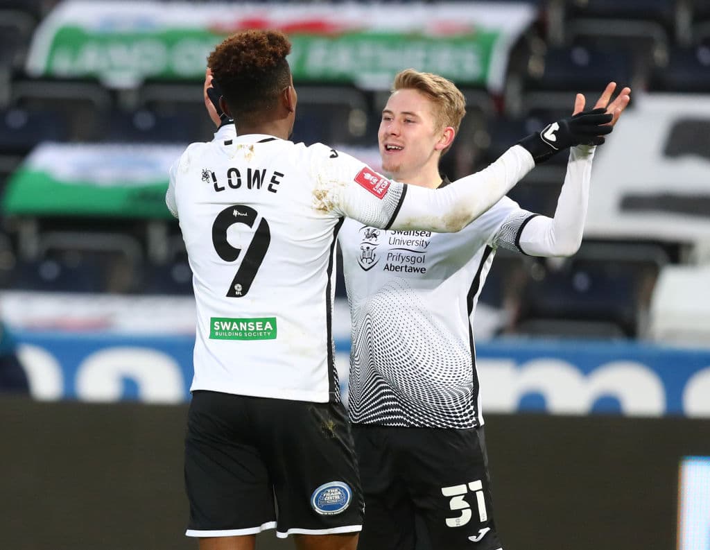 Swansea destrozó al Nottingham Forest 5-1.