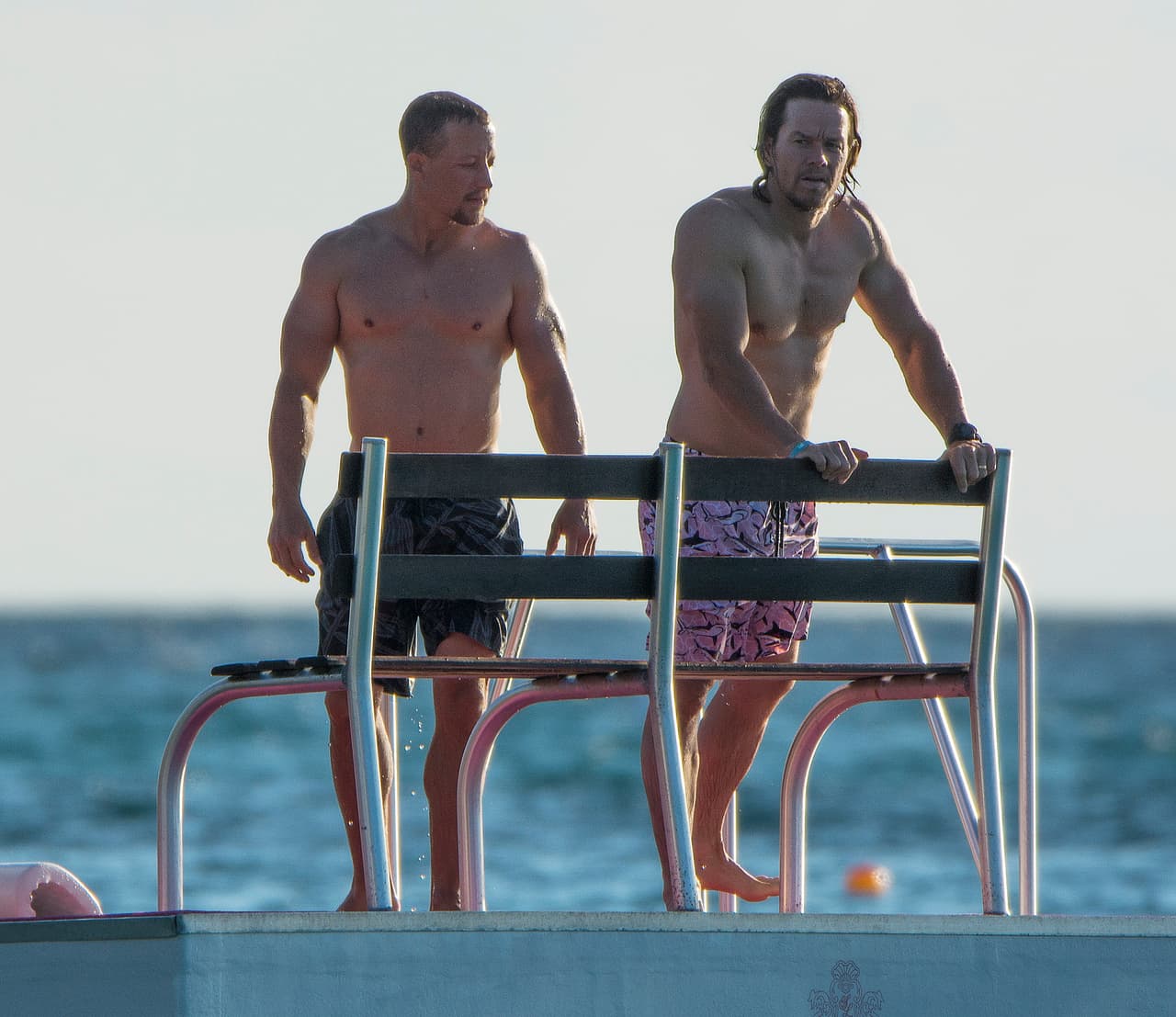 Uff! Con esos brazos hasta se antoja un apapacho.