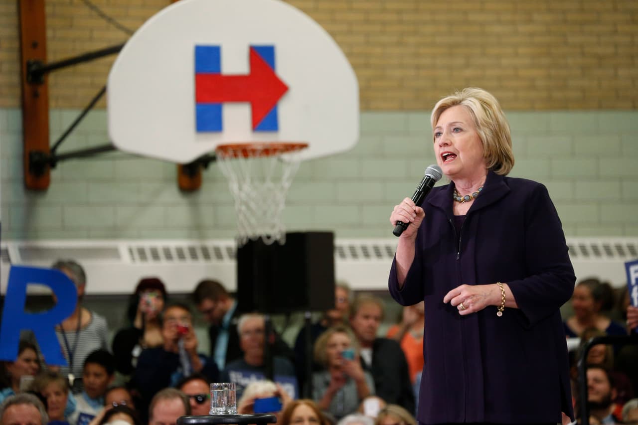 HIllary Clinton promete acceso universal a internet de alta velocidad en 2020