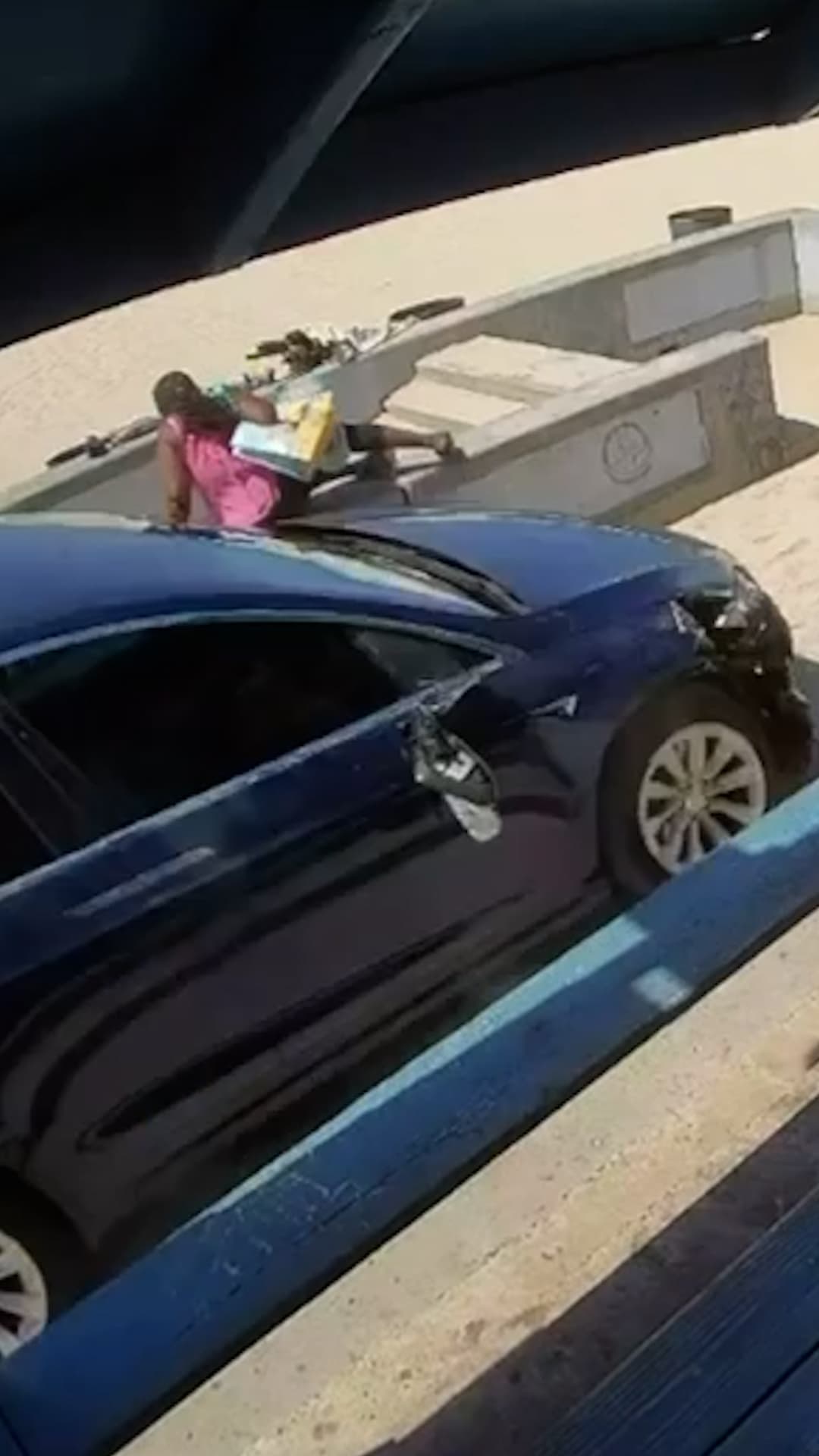 Un Tesla atropella a una mujer en el malecón de San Diego
