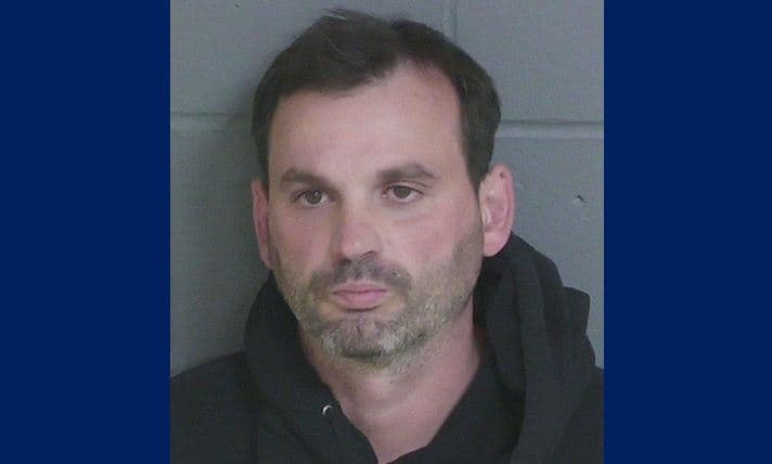 Un hombre escondió hojas de afeitar en masa para pizza que fue distribuida en varios estados