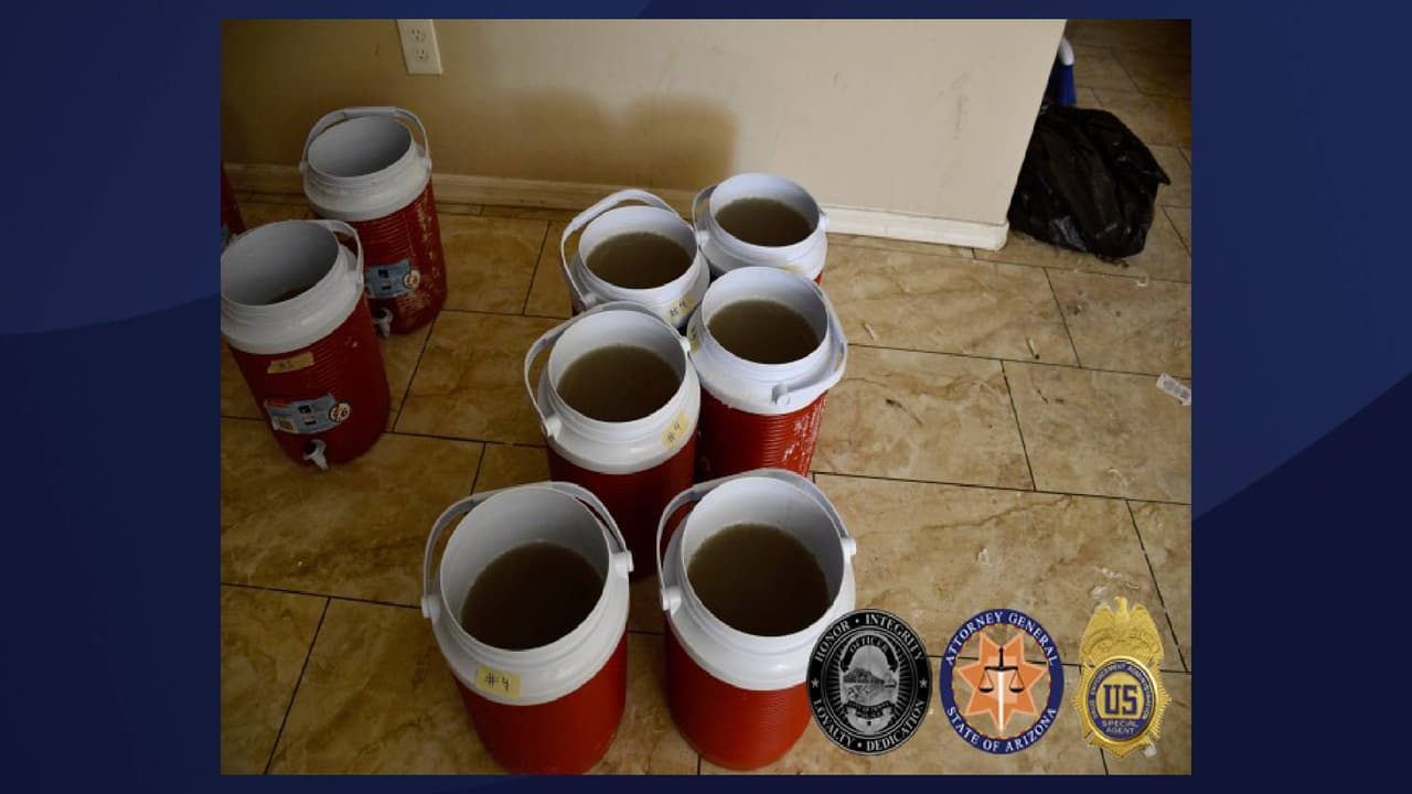 De acuerdo con las autoridades estatales, en septiembre del 2020 un allanamiento donde vivían Rojas-Armenta y Bernal-Robles arrojó más de 1.3 millones de dólares en droga.