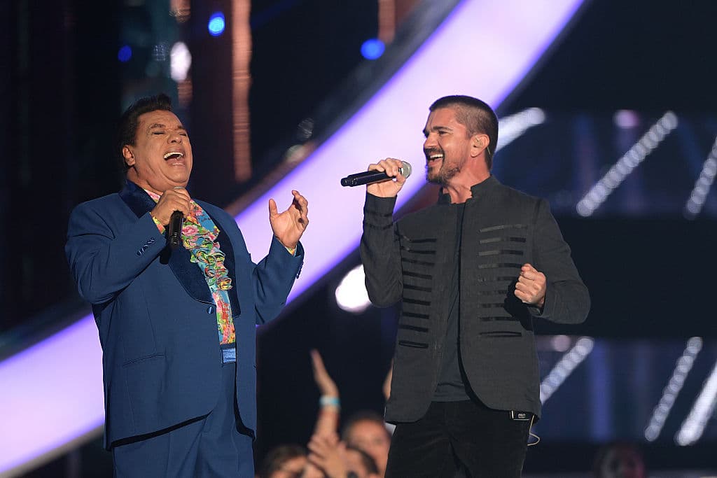 Juan Gabriel y Juan es en los Billboard Latin Music Awards.