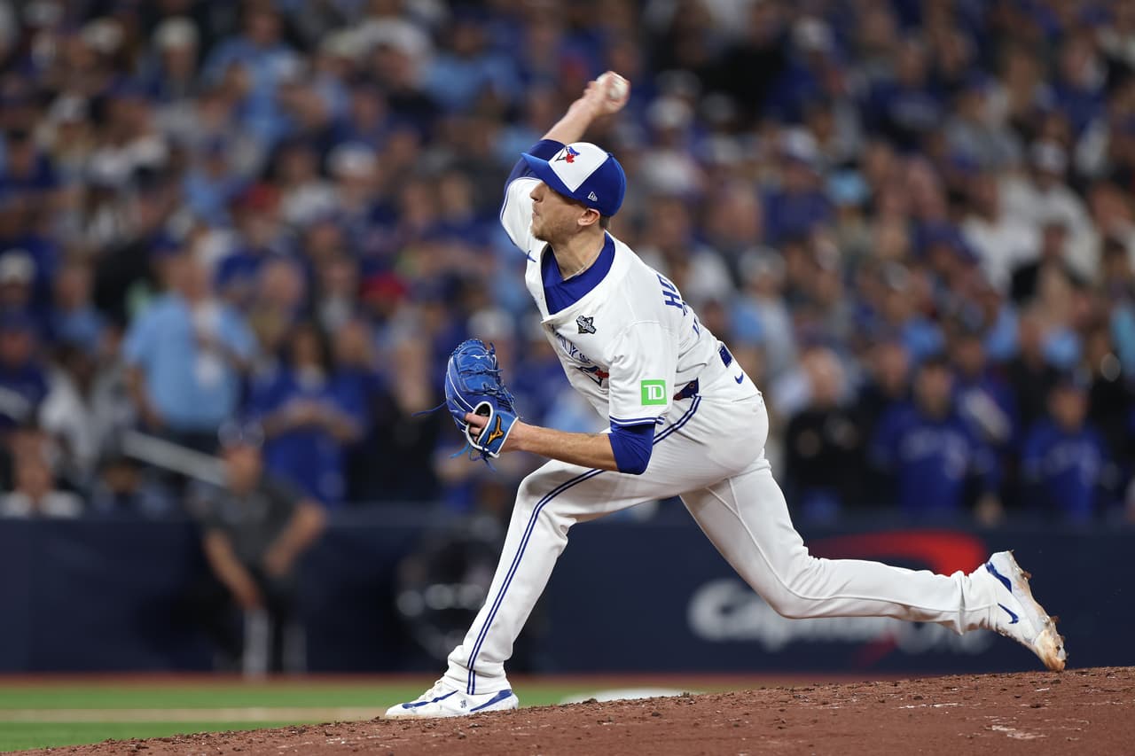 Jeff Hoffman lanzó para 0.2 entradas y ponchó a uno.