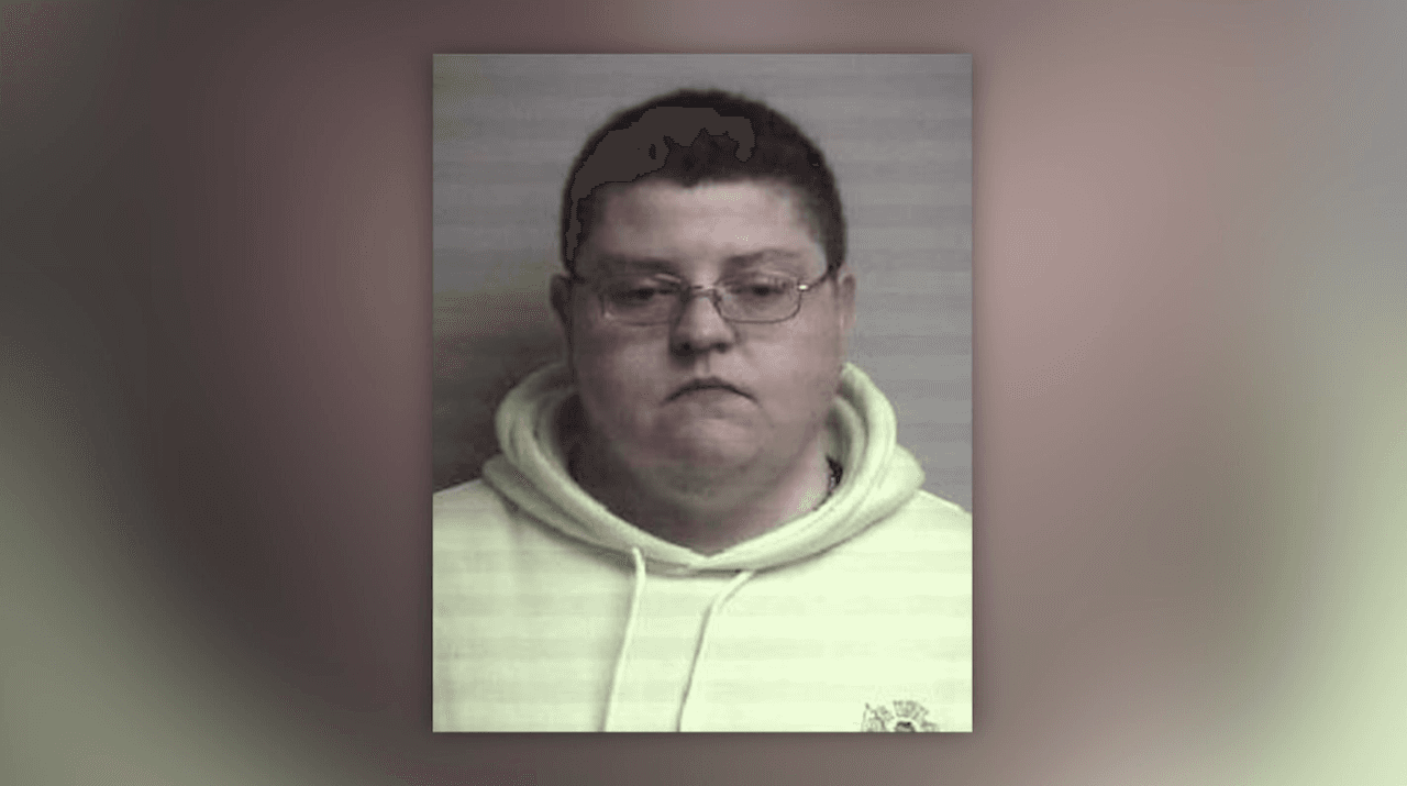 Mujer es arrestada por atropellar con su auto a manifestantes en Elizabeth City