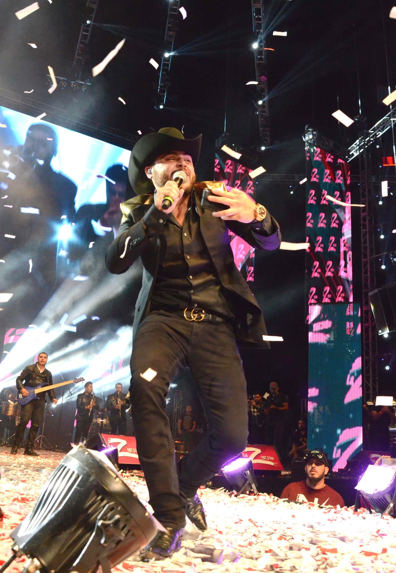 Gerardo Ortiz se presentará en: Sparks, Nevada (8 de junio), San José, California (9 de junio), Santa María, California (10 de junio), Ventura, California (15 de junio), Phoenix, Arizona (16 de junio), Stockton, California (17 de junio), Sarasota, Florida (22 de junio), La Belle, Florida (23 de junio) y Kissimmee, Florida (24 de junio).