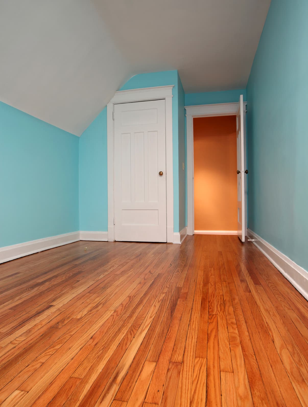 Los muebles o pisos de madera en color claro son ideales para combinar con este tono que invita a la tranquilidad y el reposo.