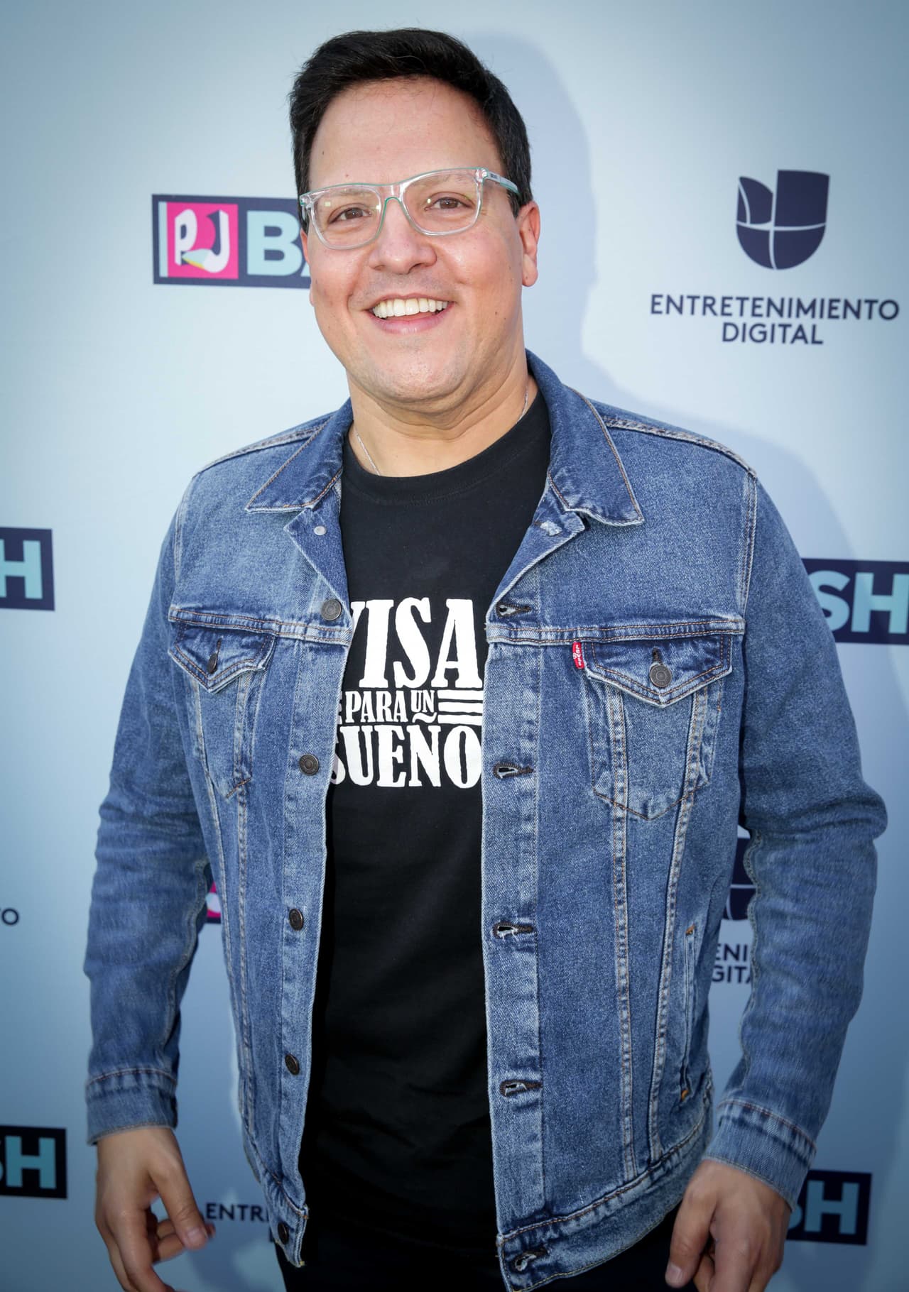 Sonriente como siempre hizo su entrada el querendón Raúl González, quien en estos días regresó a su casa, Despierta América.