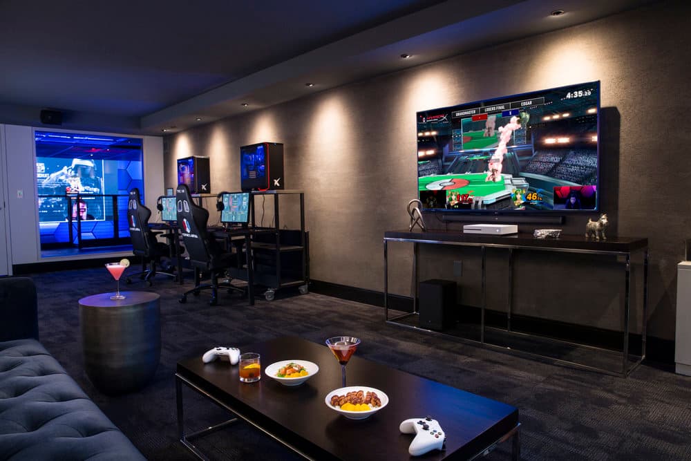 Y aunque los eventos se siguen disputando y los jugadores pueden competir desde la comodidad de su hogar, el ambiente que se vive aquí es único.