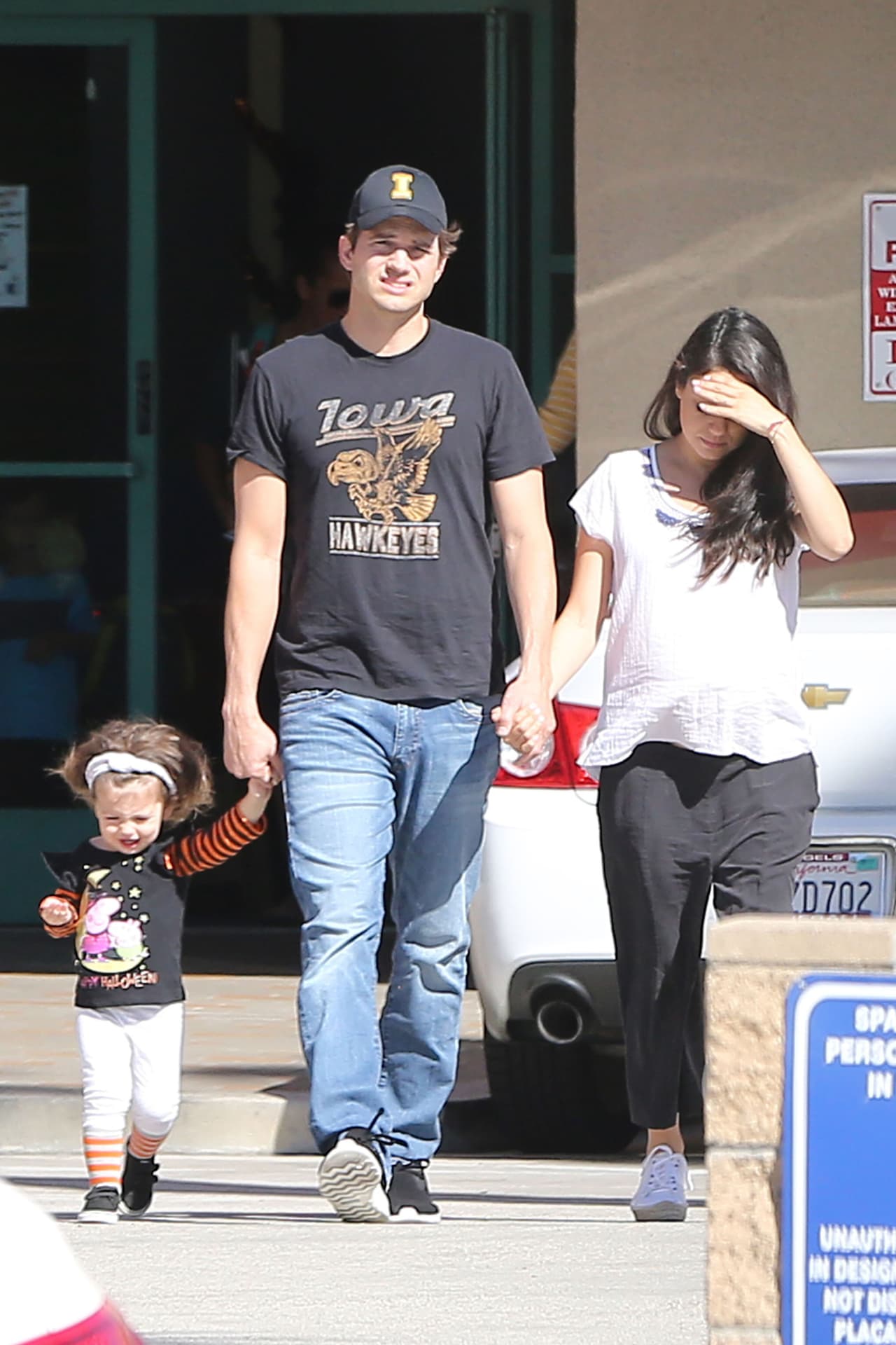 Muestra de esto la familia Ashton Kunis, quienes ya se preparan con las compras de terror.