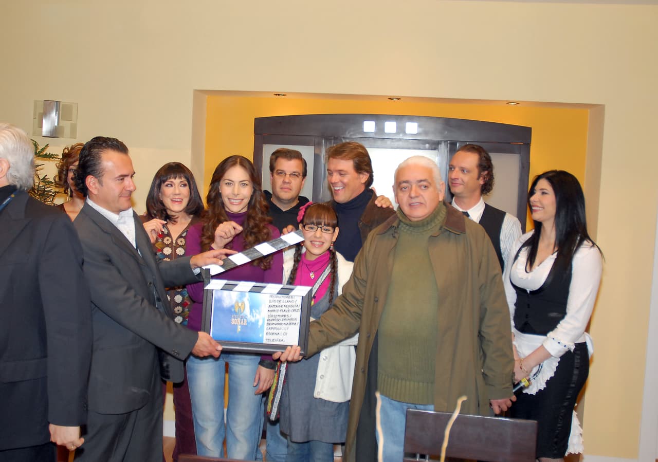 Producida por Luis de Llano Macedo, fue una adaptación de la historia argentina 'Patito feo'. Fue tanto su éxito que hasta se transmitió por la cadena Disney Channel en Latinoamérica.