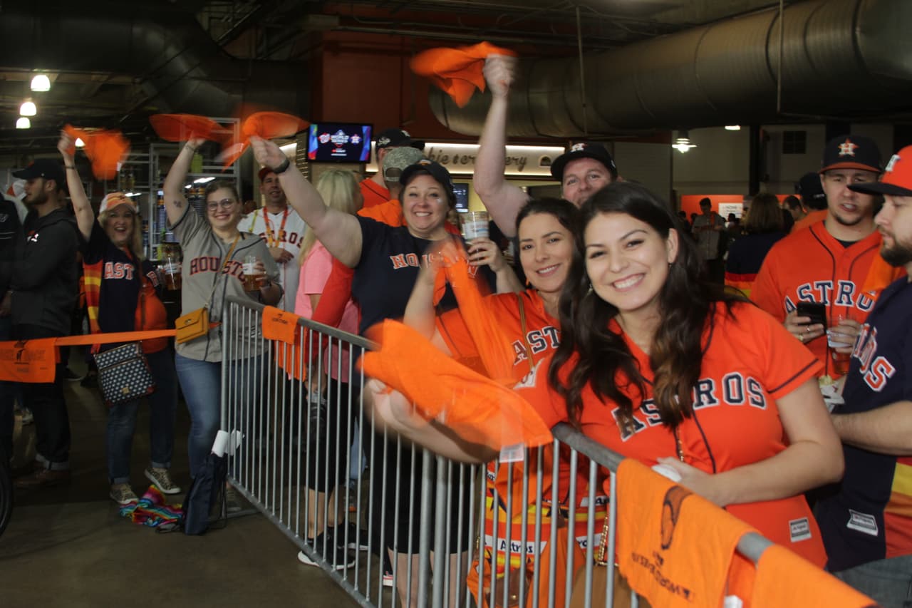 Así se vive el ambiente en Houston para recibir el Juego 6 de la Serie Mundial entre Astros y Nationals.