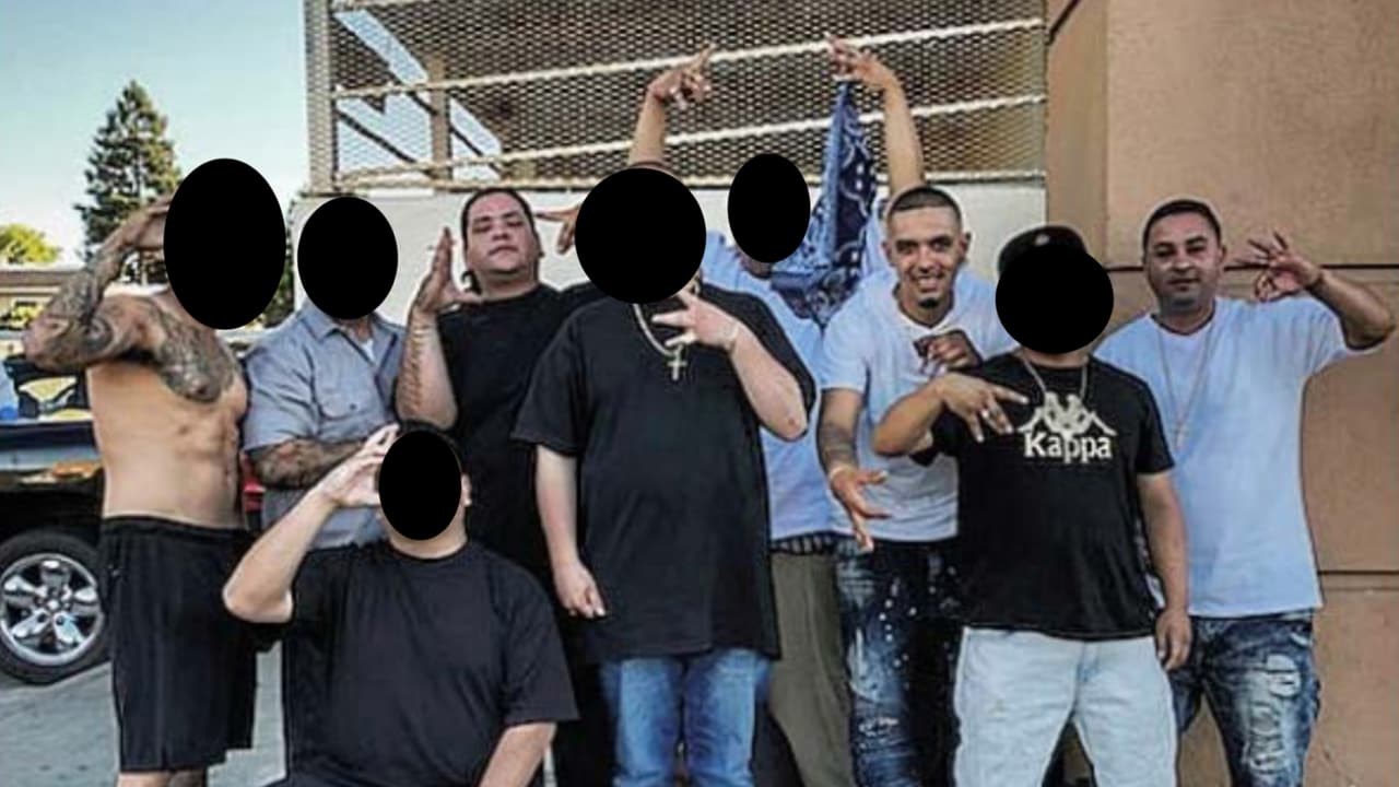 Federales arrestan a 15 ‘sureños’ acusados de traficar drogas y armas en un centro comercial de Concord