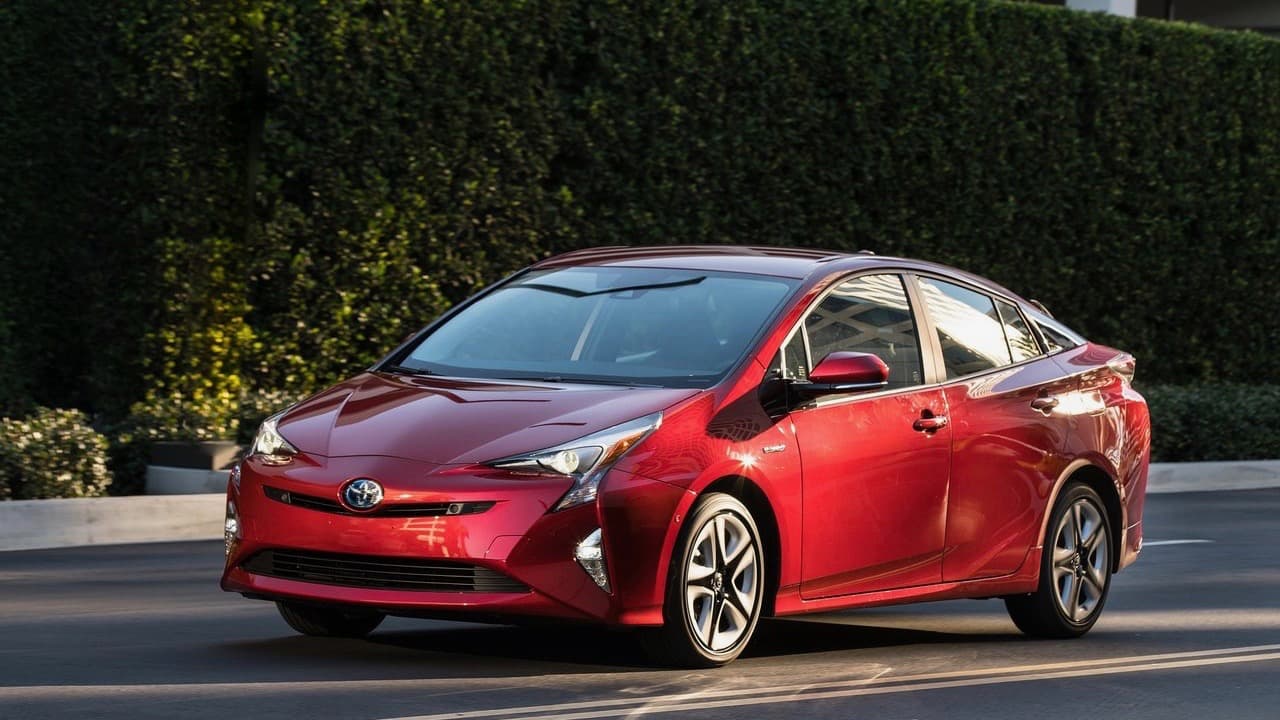 <h3 class="cms-h3-H3">4. Toyota Prius </h3>
<br>El decano de los autos híbridos es también una excelente opción en el mercado secundario. La cuarta generación del Prius, a la venta desde enero de 2016, utiliza la misma arquitectura que sustenta a los populares Corolla y Camry, lo que hace que los tres modelos tengan algunas partes compartidas. Los Toyota Prius usados toman en promedio 
<b>33.4 días </b>en ser vendidos.