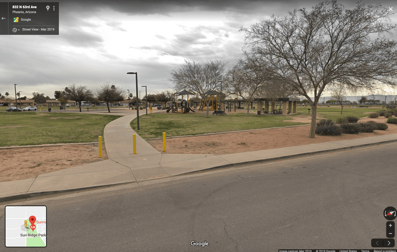 Arrestan a un hombre por intentar cobrar la entrada de un parque gratuito