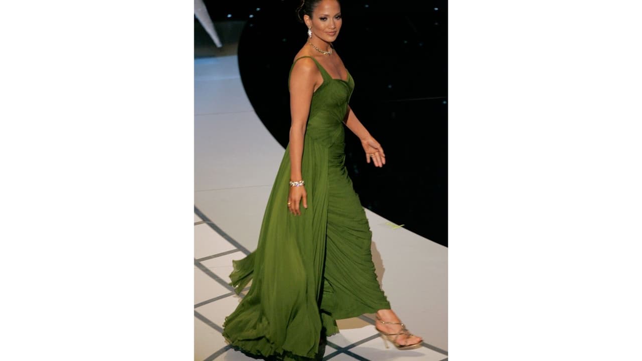 Jennifer Lopez triunfó con su elección de color en la gala de 2006