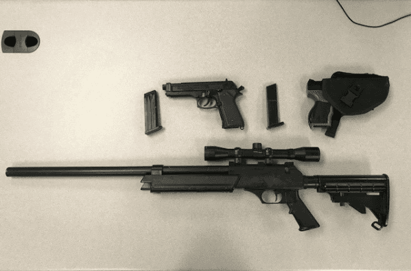 Detienen a dos adolescentes con pistolas de aire cerca de escuelas en Portage, Indiana