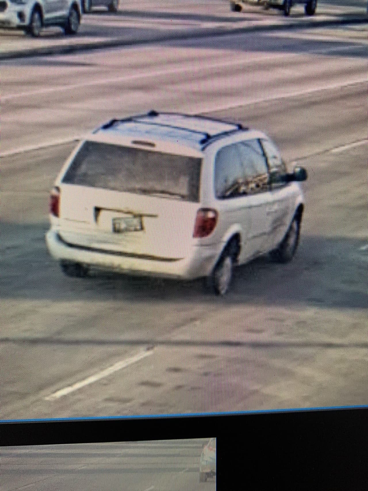 El estado de salud de los policías embestidos no fue detallado. Así que continúa la búsqueda de los sospechosos de embestir a policías en Orland Park.