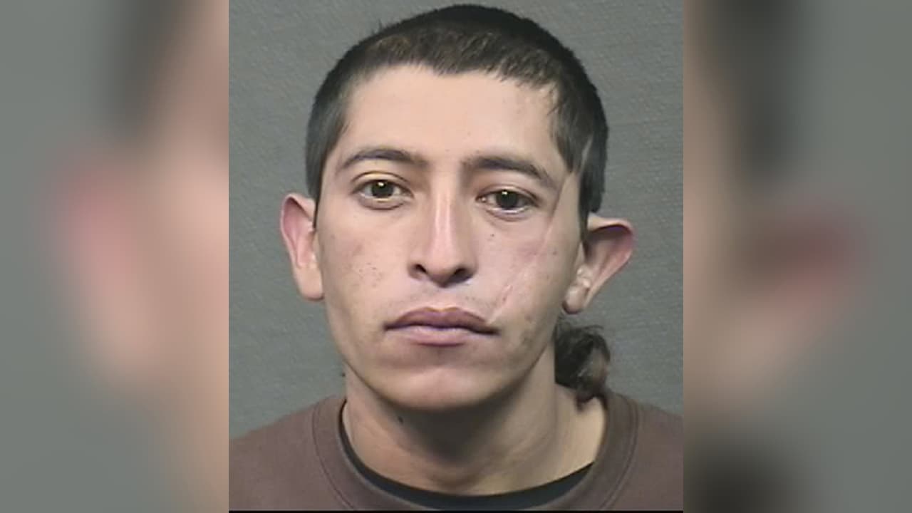 Está preso por cargos de abuso sexual a una niña y ahora lo acusan de matar a puñaladas a una hispana