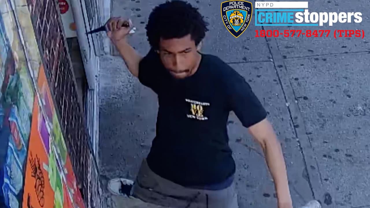 Apuñalan en la espalda a adolescente que entraba a una tienda de jugos en Brooklyn